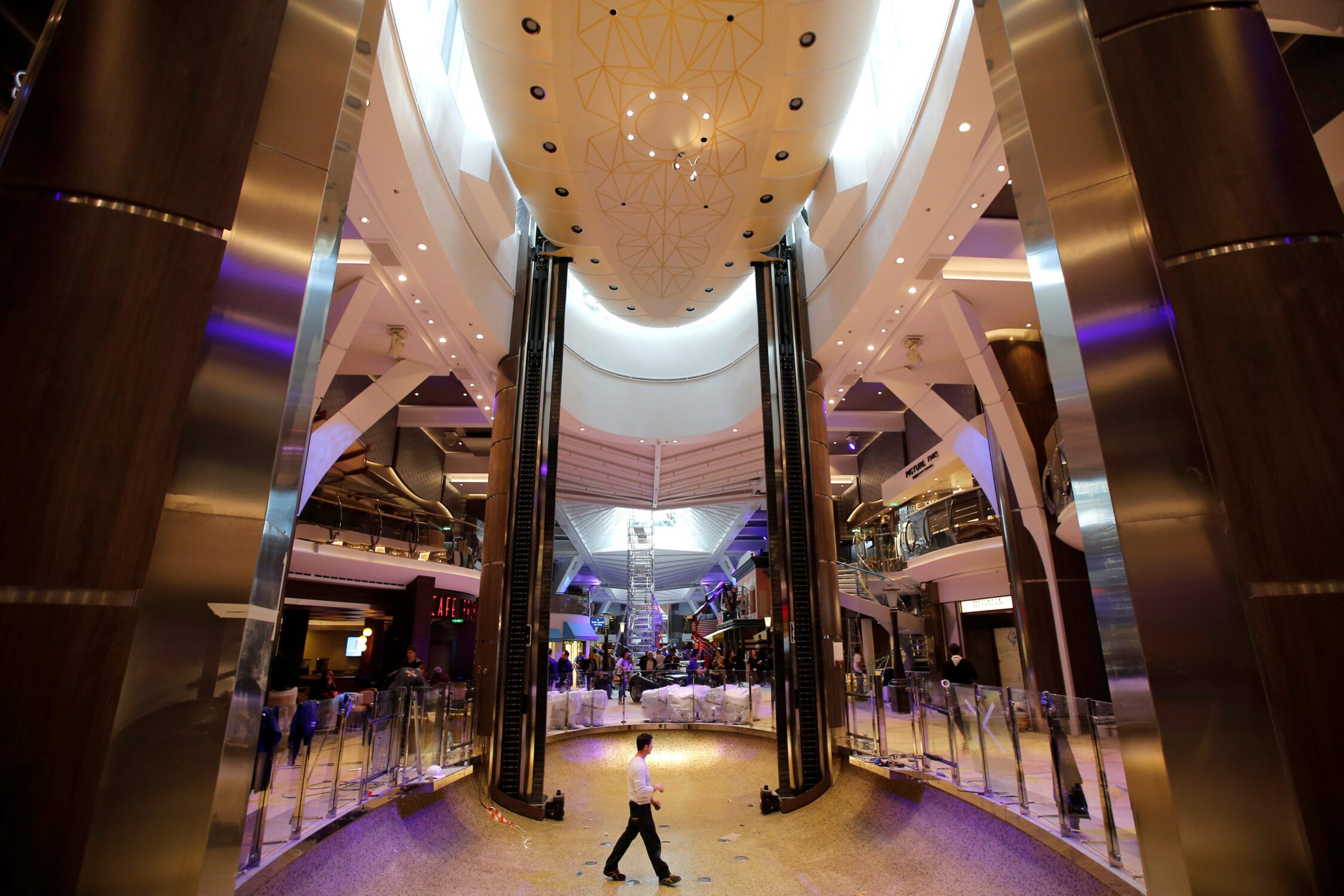 THE HARMONY OF THE SEAS: OMAIOR NAVIO CRUZEIRO DO MUNDO