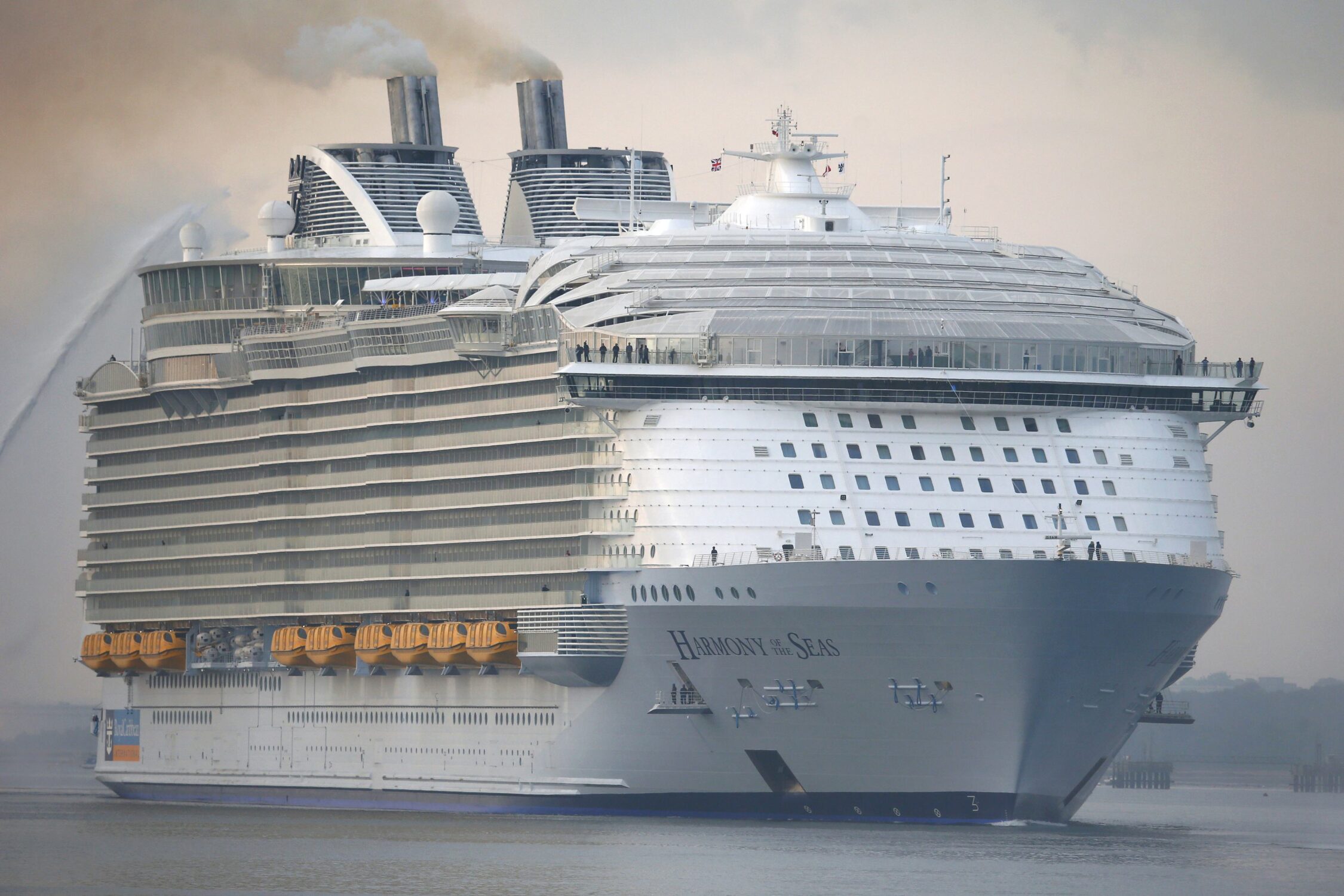 THE HARMONY OF THE SEAS: OMAIOR NAVIO CRUZEIRO DO MUNDO