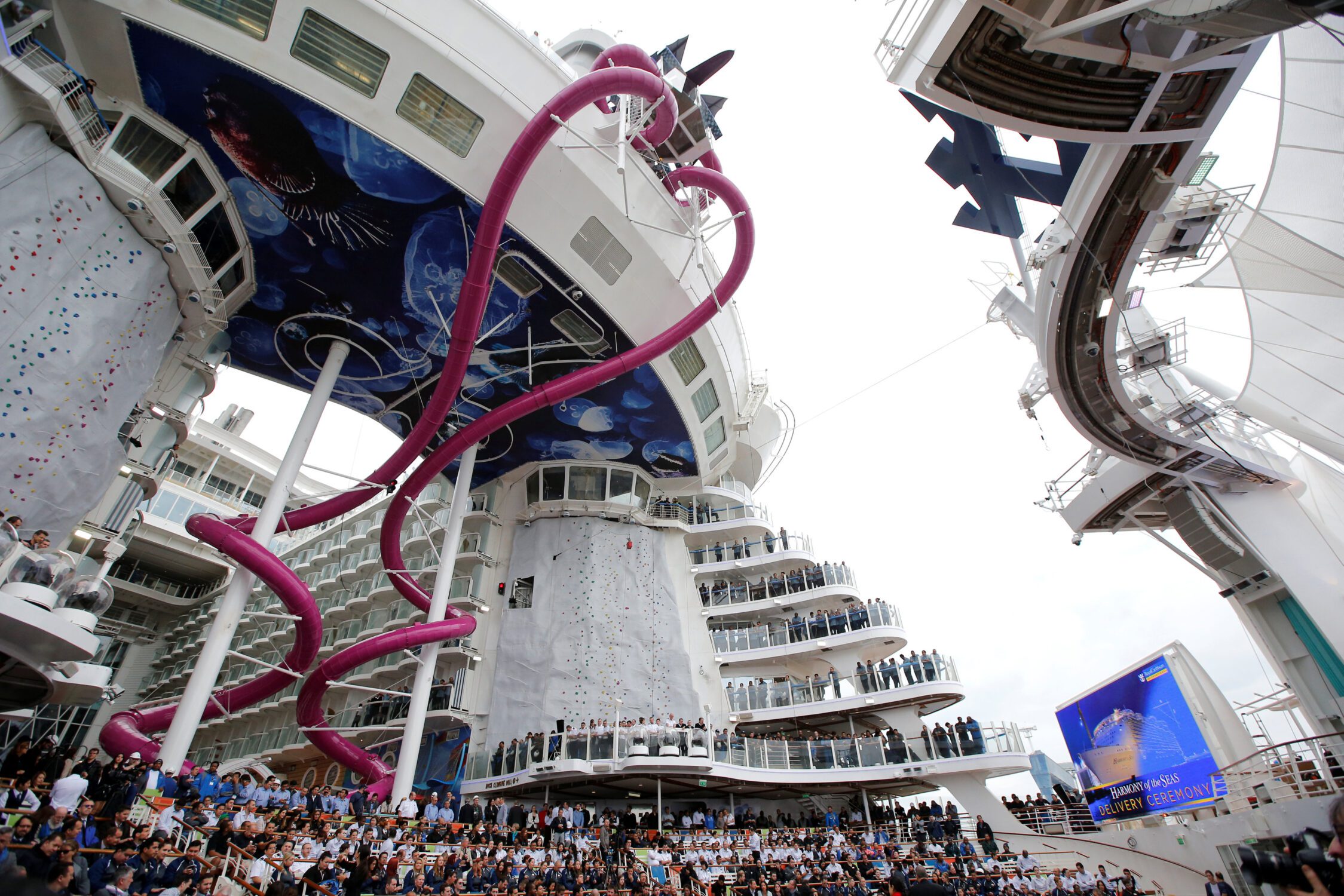 THE HARMONY OF THE SEAS: OMAIOR NAVIO CRUZEIRO DO MUNDO