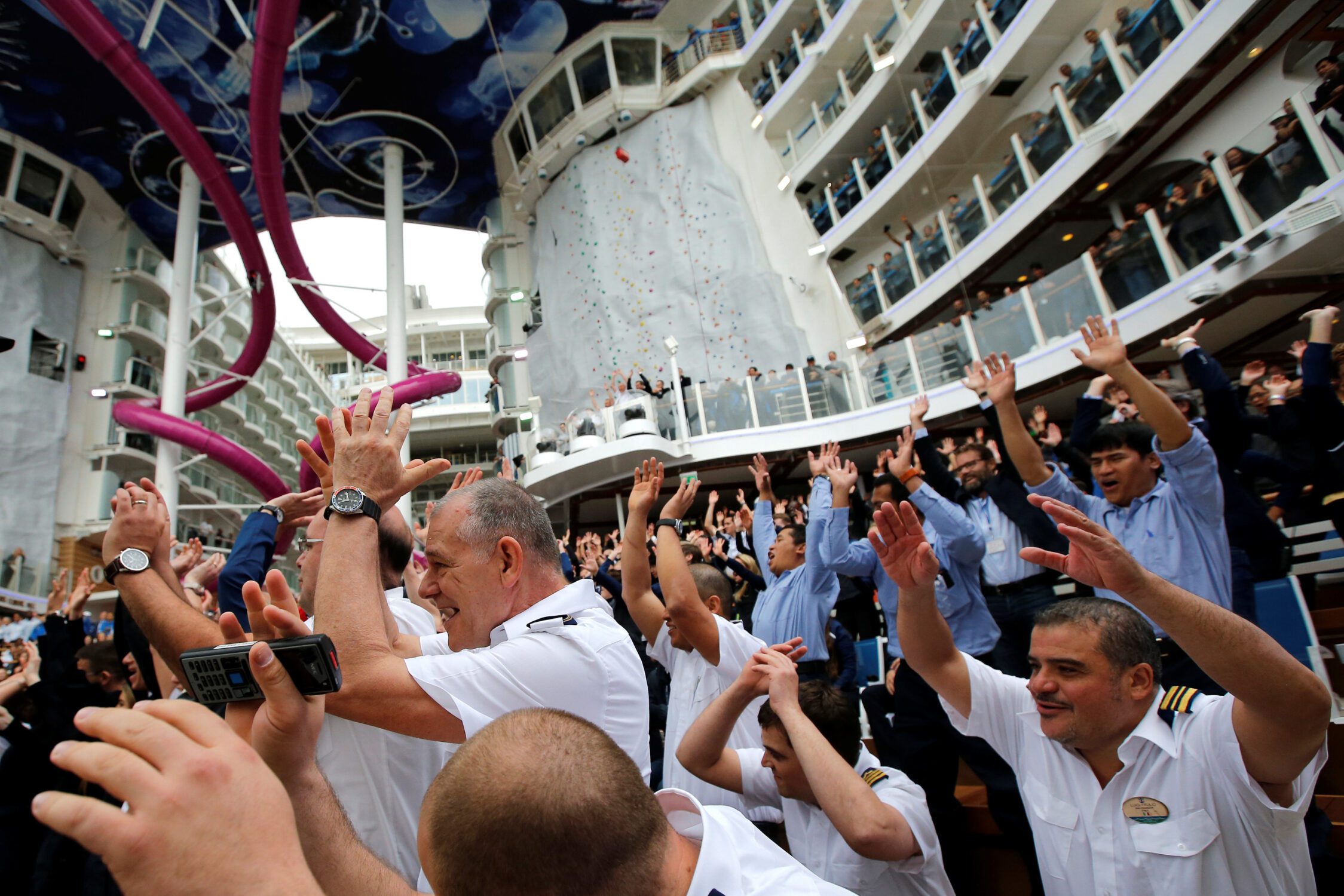 THE HARMONY OF THE SEAS: OMAIOR NAVIO CRUZEIRO DO MUNDO