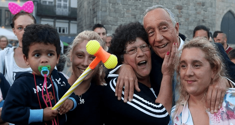 MARCELO E COSTA ENTRE OS POPULARES NO S. JOÃO DO PORTO.