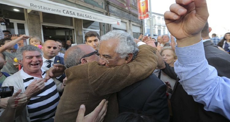 MARCELO E COSTA ENTRE OS POPULARES NO S. JOÃO DO PORTO.