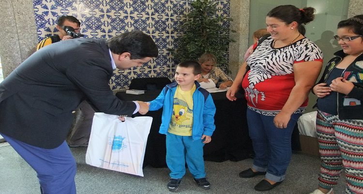 CASTELO-DE-PAIVA OFERECE MANUAIS ESCOLARES