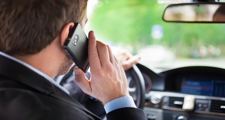 CONDUZIR AO TELEMÓVEL
