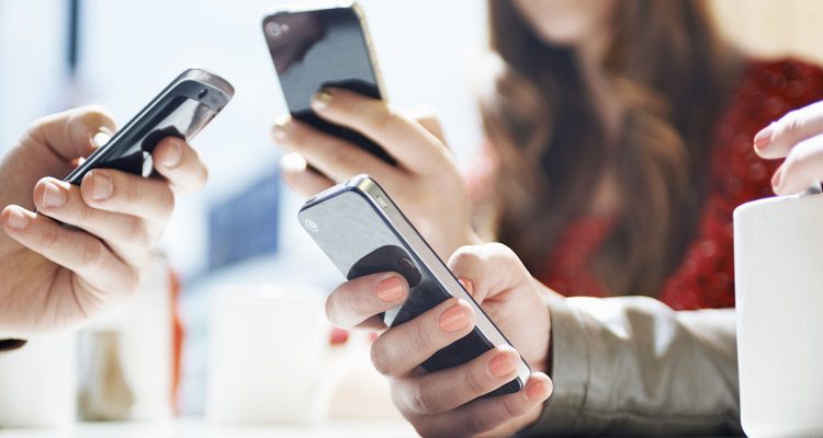 DEPENDÊNCIA DOS SMARTPHONES