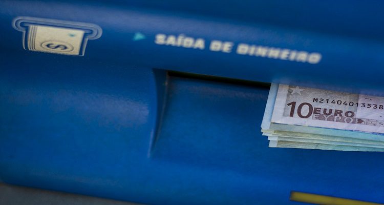 A BANCA É UMA BOMBA-RELÓGIO