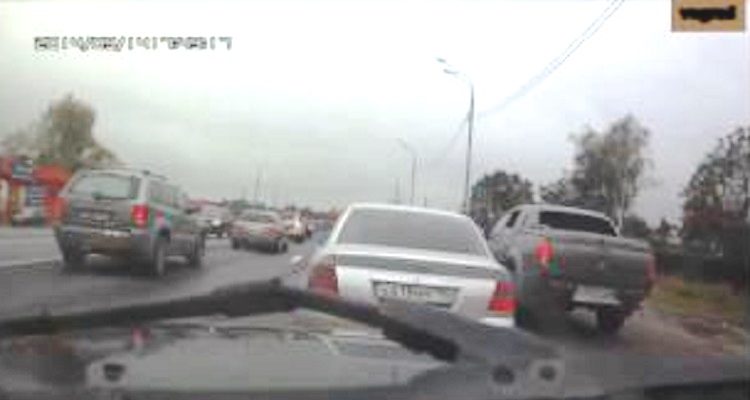 DISCUTIR NO TRÂNSITO ? O CÃO RESOLVE !