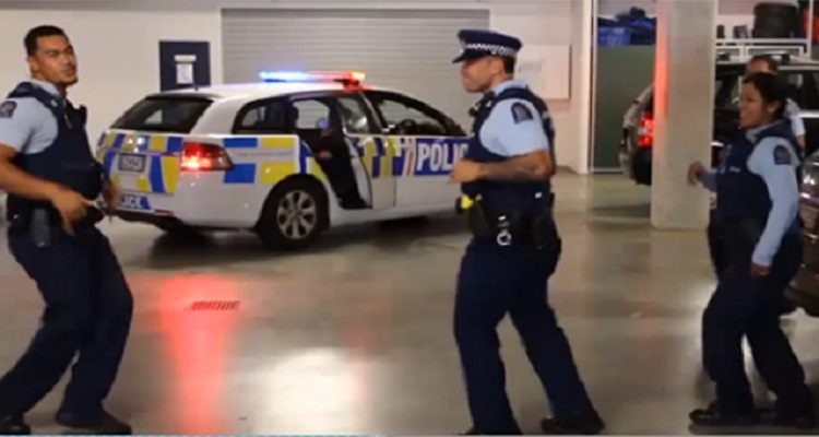 LOUCURAS: A POLÍCIA TAMBÉM "DANÇA"