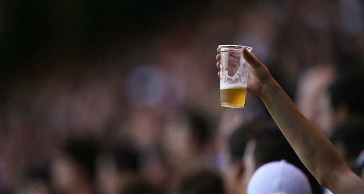 FRANÇA PROÍBE ALCOOL NOS ESTÁDIOS
