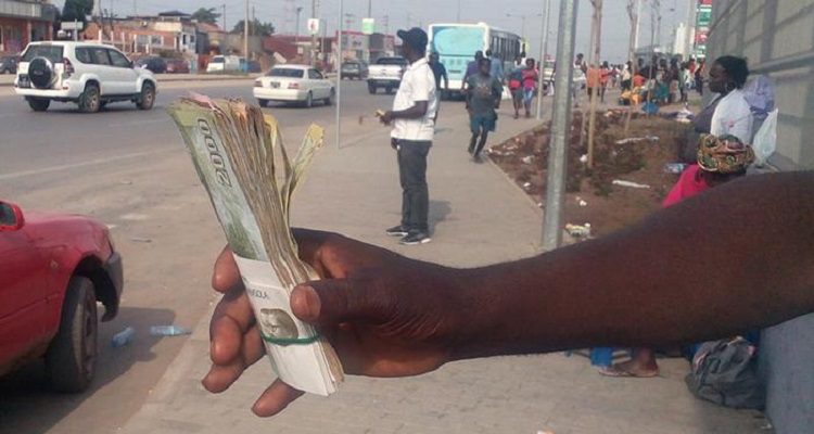 ANGOLA: PREÇOS DISPARAM 30%