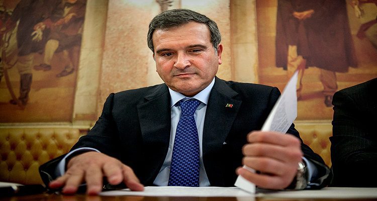 RELVAS PERDEU "LICENCIATURA"