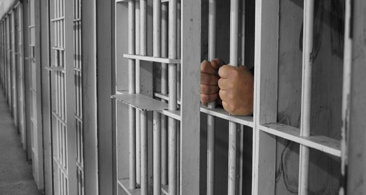CONDENADO A 6 ANOS DE PRISÃO