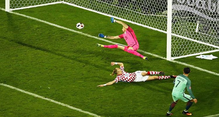 PORTUGAL VENCE E SEGUE
