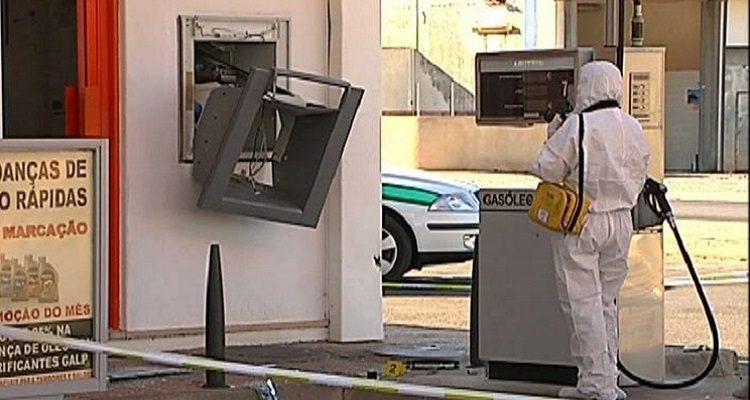 ENCAPUÇADOS EXPLODEM MULTIBANCO