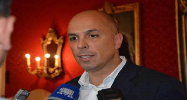 CÂMARA FUNCHAL VAI RECONSTRUIR CASAS ARDIDAS