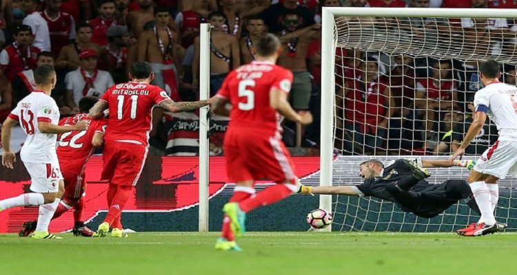 BENFICA VENCE E LIDERA