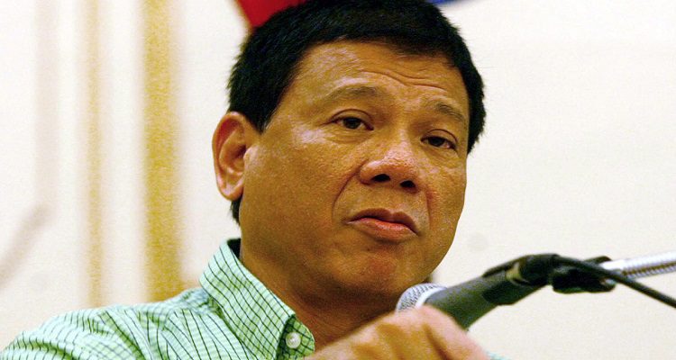 PRESIDENTE FILIPINO COMPARA-SE A HITLER