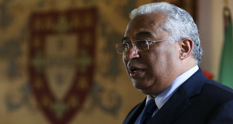 COSTA ADMITE ELIMINAR SOBRETAXA