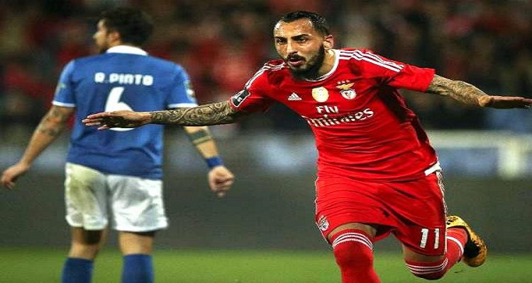 BENFICA VENCE E LIDERA ISOLADO