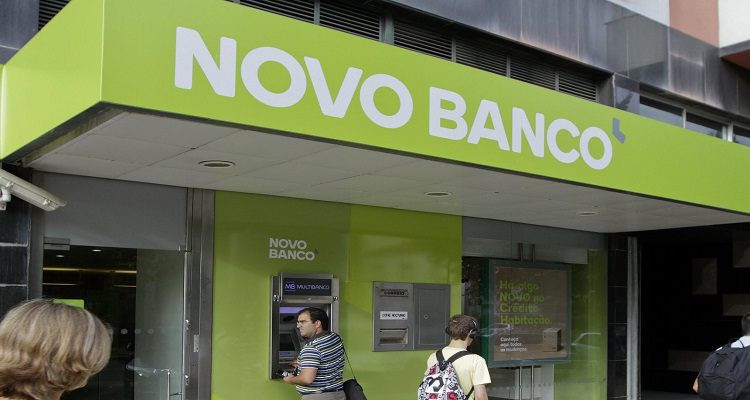 NOVO BANCO FECHA 1/4 DOS BALCÕES