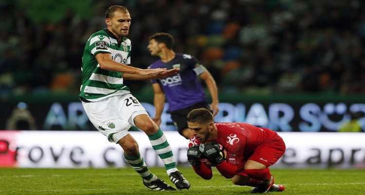 SPORTING ESCORREGA EM CASA