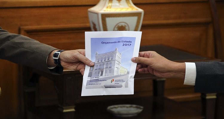 ANALISTAS PESSIMISTAS COM O CRESCIMENTO ECONÓMICO