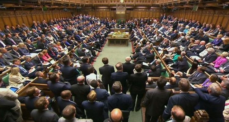 PARLAMENTO INGLÊS VOTA "BREXIT"