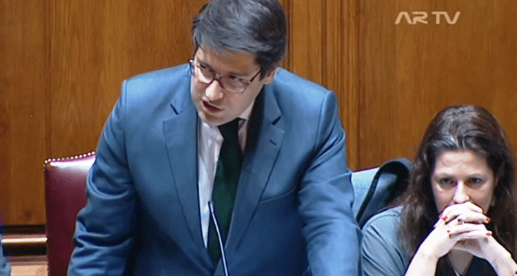 video-bronca-no-parlamento