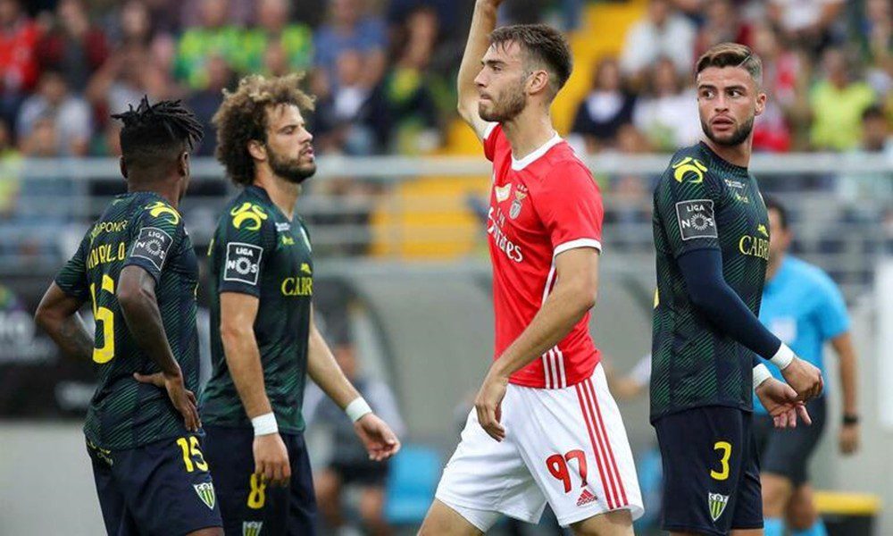 BENFICA VENCE O TONDELA POR 1-0 E LIDERA PROVISORIAMENTE (VÍDEO)